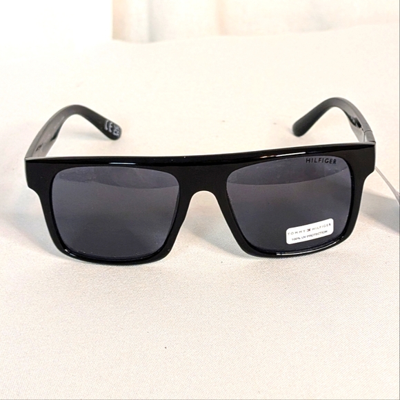 Tommy Hilfiger Black Sunglasses NWT - Picture 1 of 4